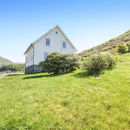 Nice In W/ 5 Bedrooms Tatil Evi Strangfjordens