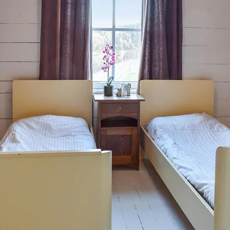 Nice In W/ 5 Bedrooms * Strangfjordens
